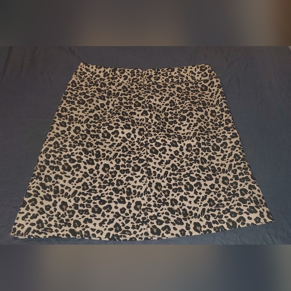 Loft petite cheetah print pencil skirt - Picture 2 of 3